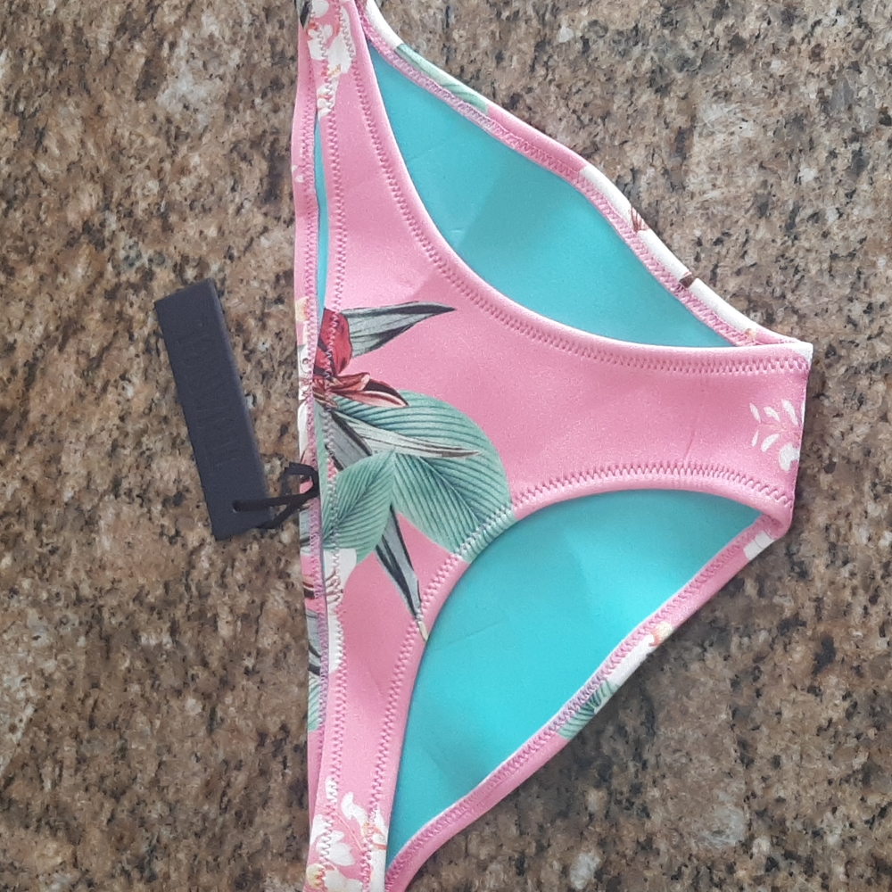 Triangl bikini bottom NWT